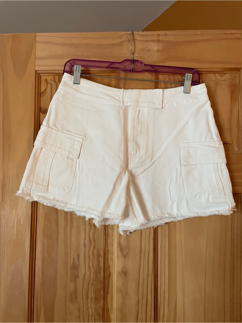 eesome White Cargo Frayed-Hem Denim Shorts